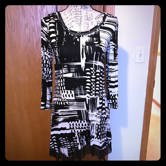 Tops - Black and white tunic